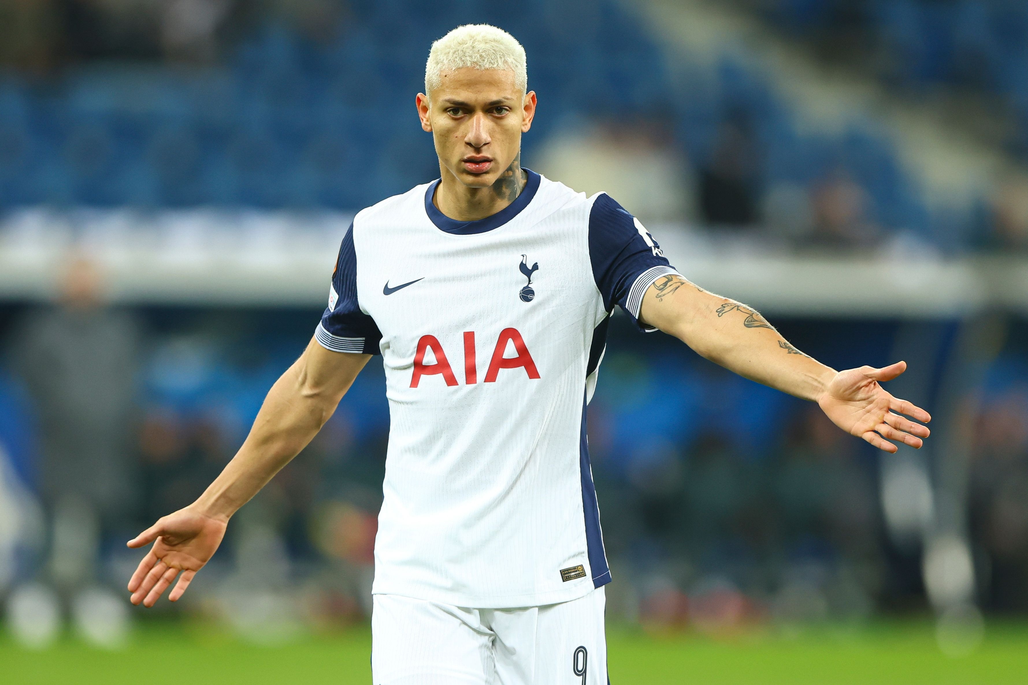 世界杯客户端升级说明-小雷、基恩称赞索兰克、里沙利松：他们是支点，让热刺有了出球点