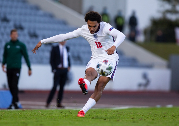 世界杯官方直播客户端下载最新版-近3个赛季五大联赛英格兰右后卫创造机会榜：阿诺德132次居首